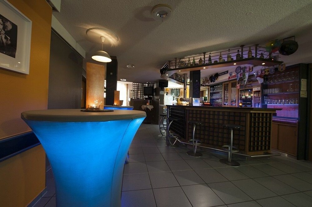 Hotel Bar