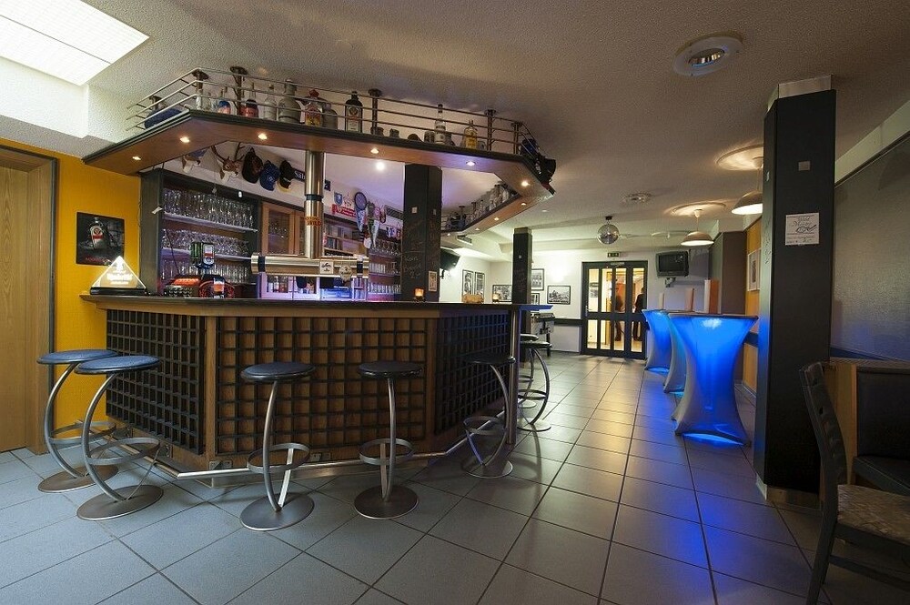 Hotel Bar