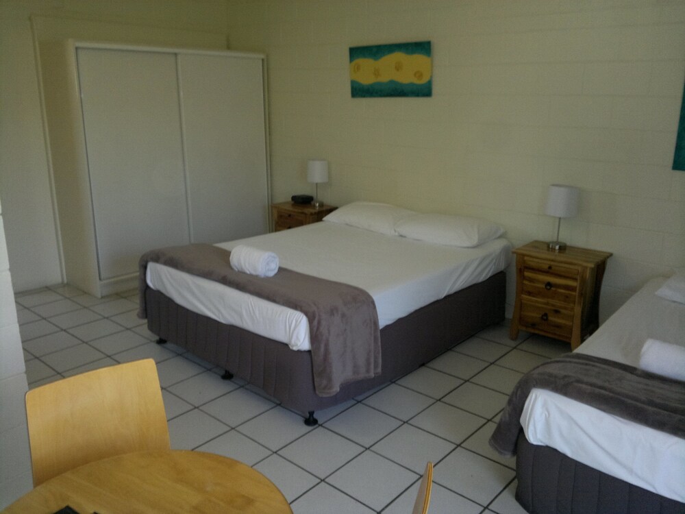 Superior Studio, 1 Queen Bed - Guestroom