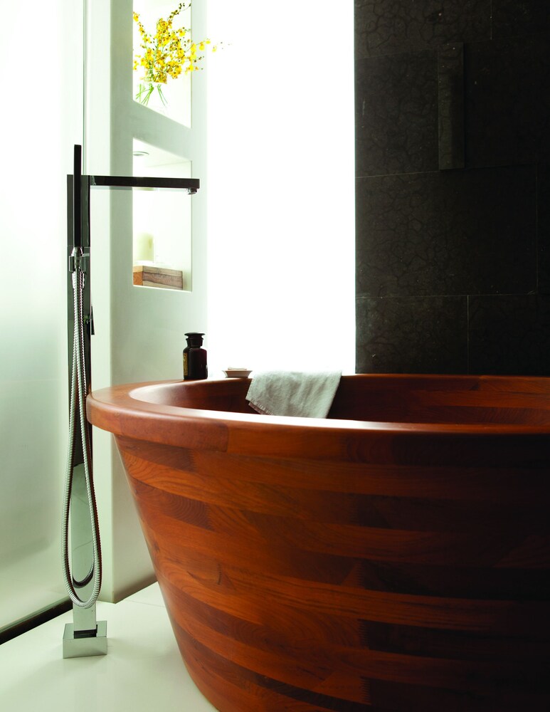 Deep Soaking Bathtub
