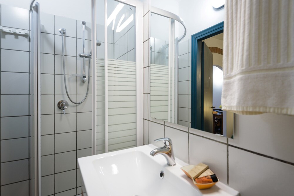 Standard Apartment - Bathroom