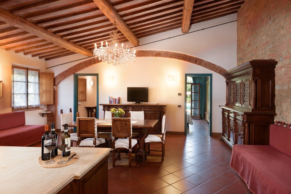 Superior Apartment, 2 Bedrooms - Living Area