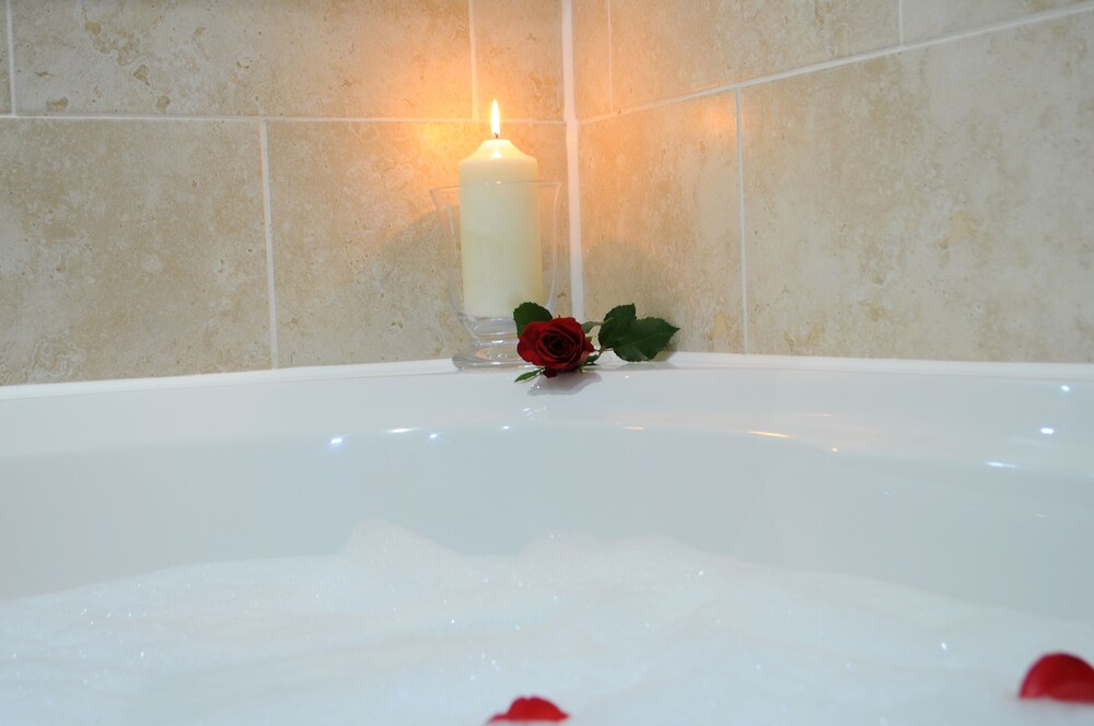 Deep Soaking Bathtub