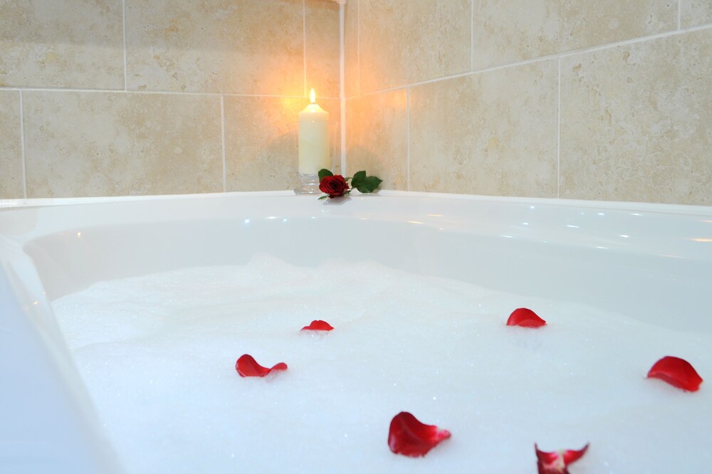 Deep Soaking Bathtub
