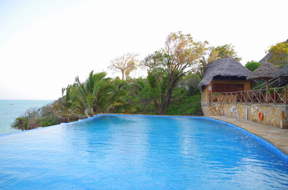 Piscina a sfioro