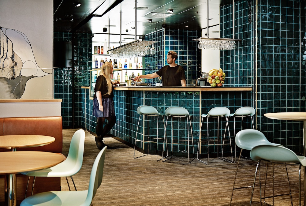 Hotel Bar