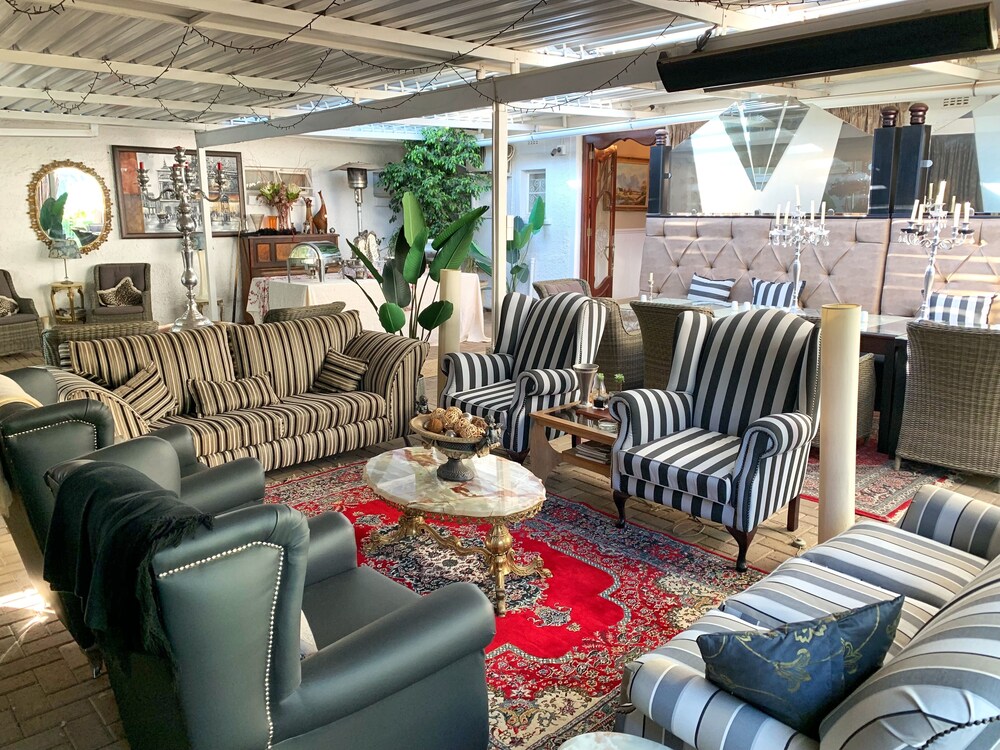 Hotel Lounge