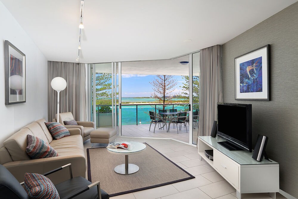 3 Bedroom Apartment Ocean View - Living Area