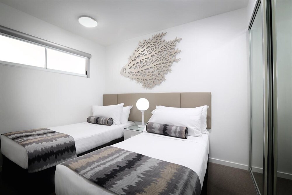 2 Bedroom Resort Spa Suite - Guestroom