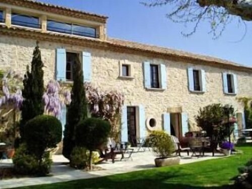 Le Mas de la Treille Bed & Breakfast
