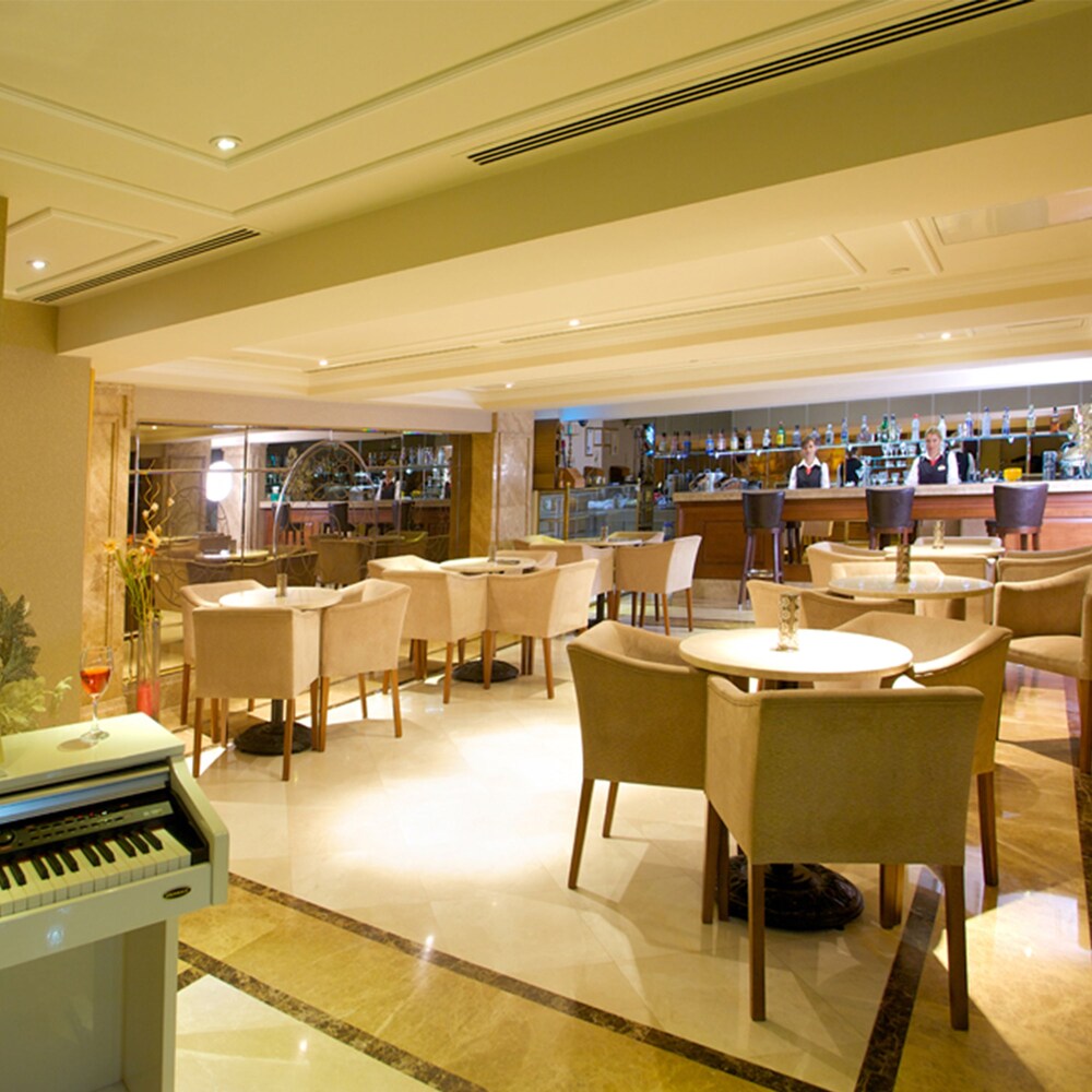 Hotel Bar