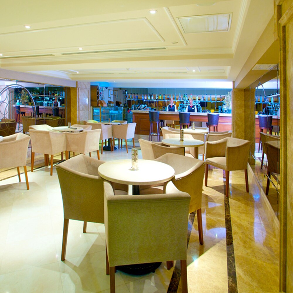 Hotel Bar