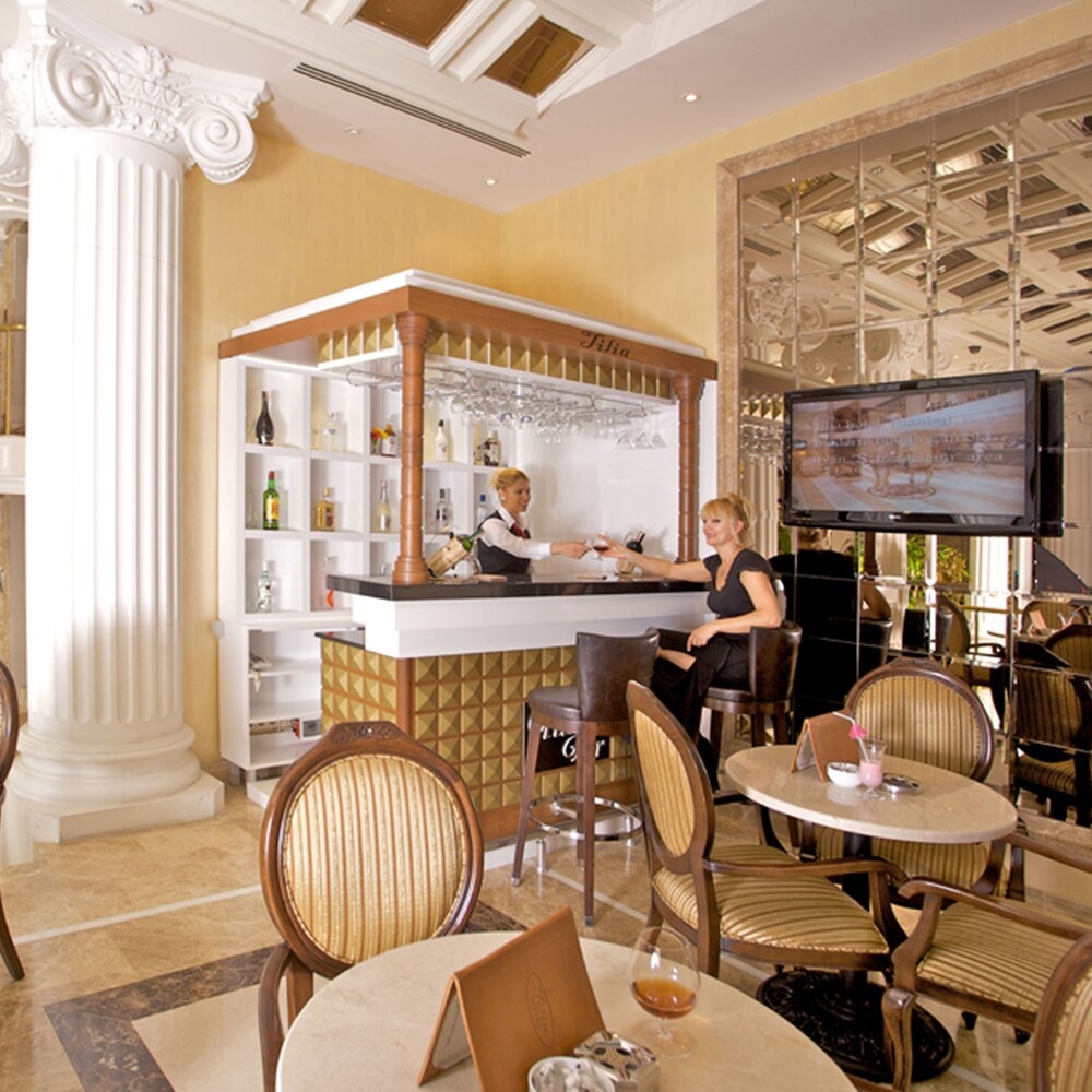 Hotel Bar