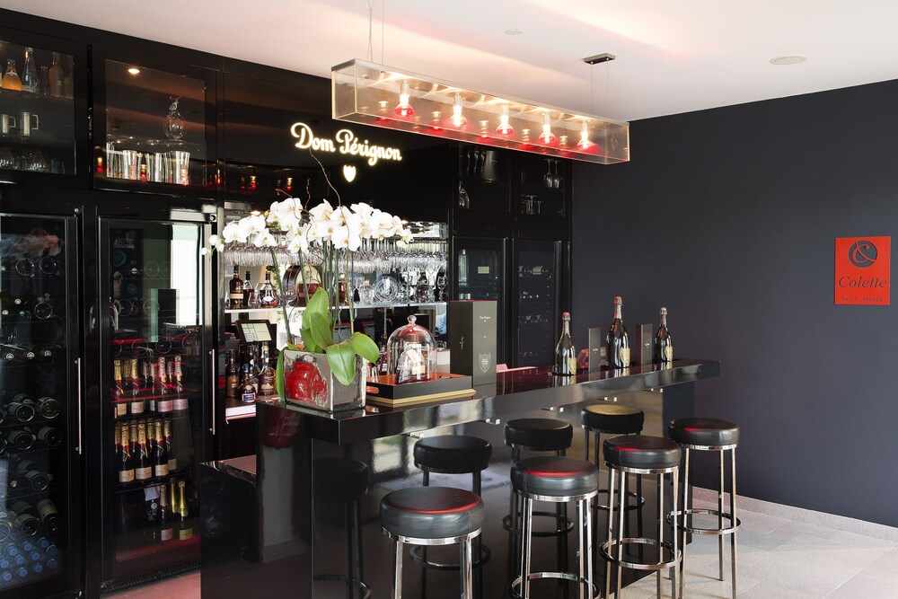 Hotel Bar