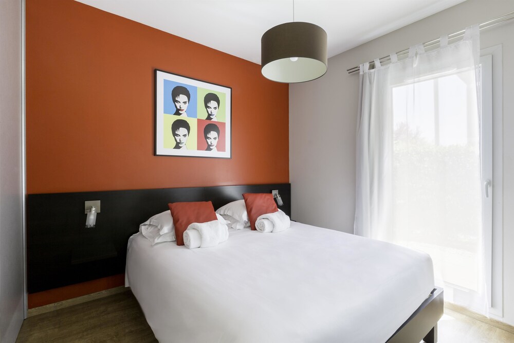 Zimmer (Superior-Zimmer, 1 Queen-Bett, Nichtraucher (Larger Room;with Sofabed))