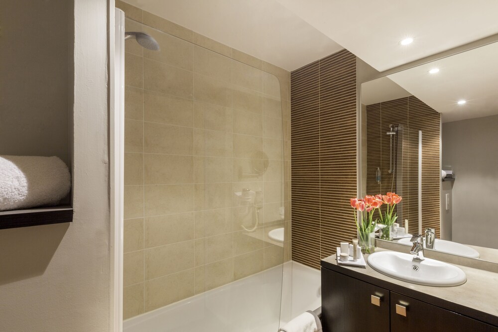Badezimmer (Superior-Zimmer, 1 Queen-Bett, Nichtraucher (Larger Room;with Sofabed))