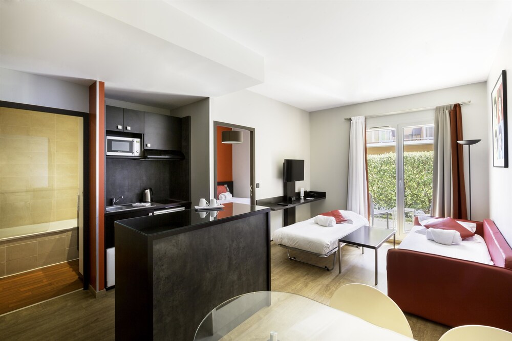 Zimmer (Superior-Zimmer, 1 Queen-Bett, Nichtraucher (Larger Room;with Sofabed))