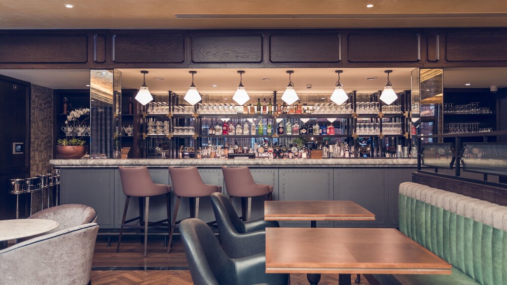 Hotel Bar
