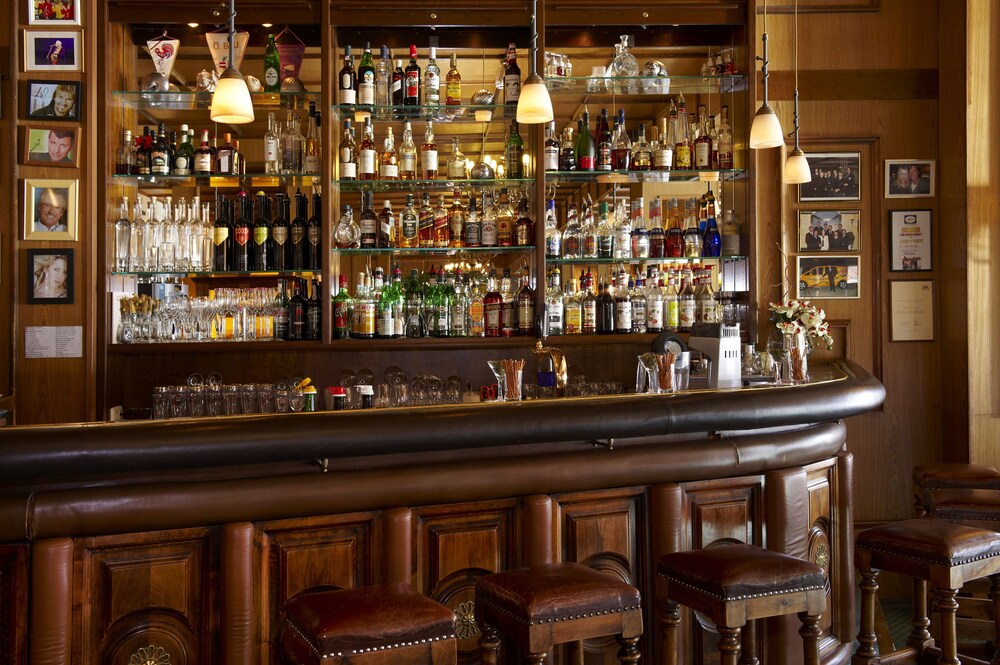 Hotel Bar