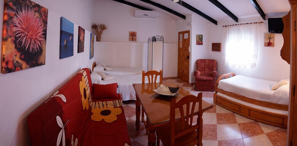 Studio (3-4 people) - Living Area