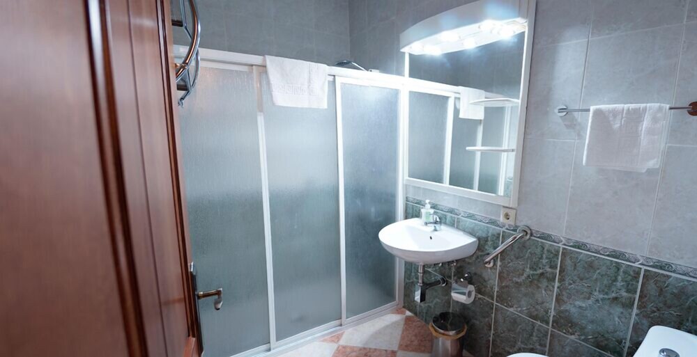 Apartment, 1 Bedroom (4-5 people) - Bathroom