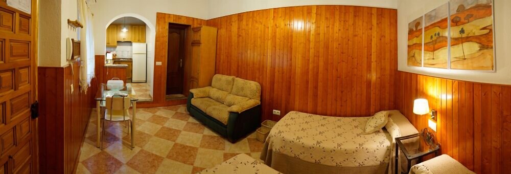 Studio (2-3 people) - Living Area