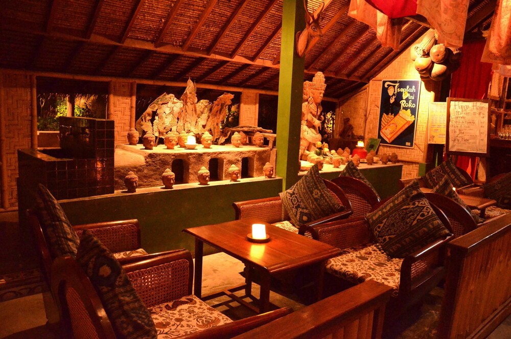 Hotel Lounge