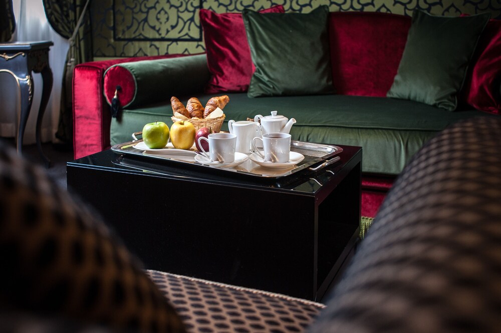Room Service - Dining