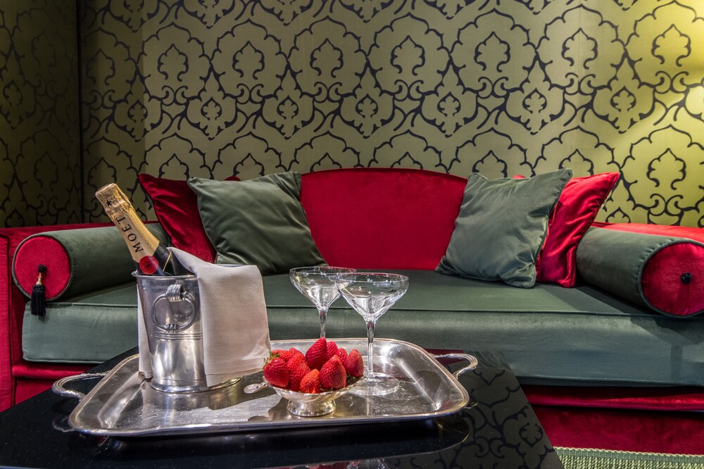 Room Service - Dining