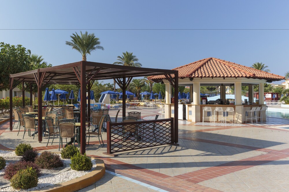 Poolside Bar