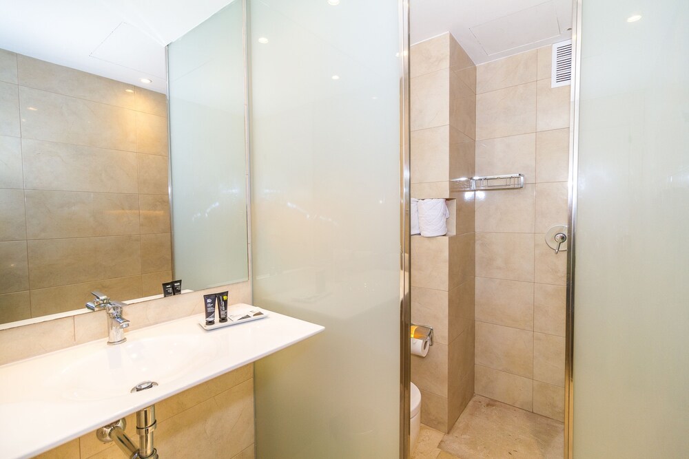 Junior Suite - Bathroom