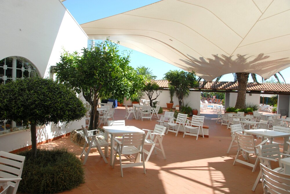 Hotel Lounge