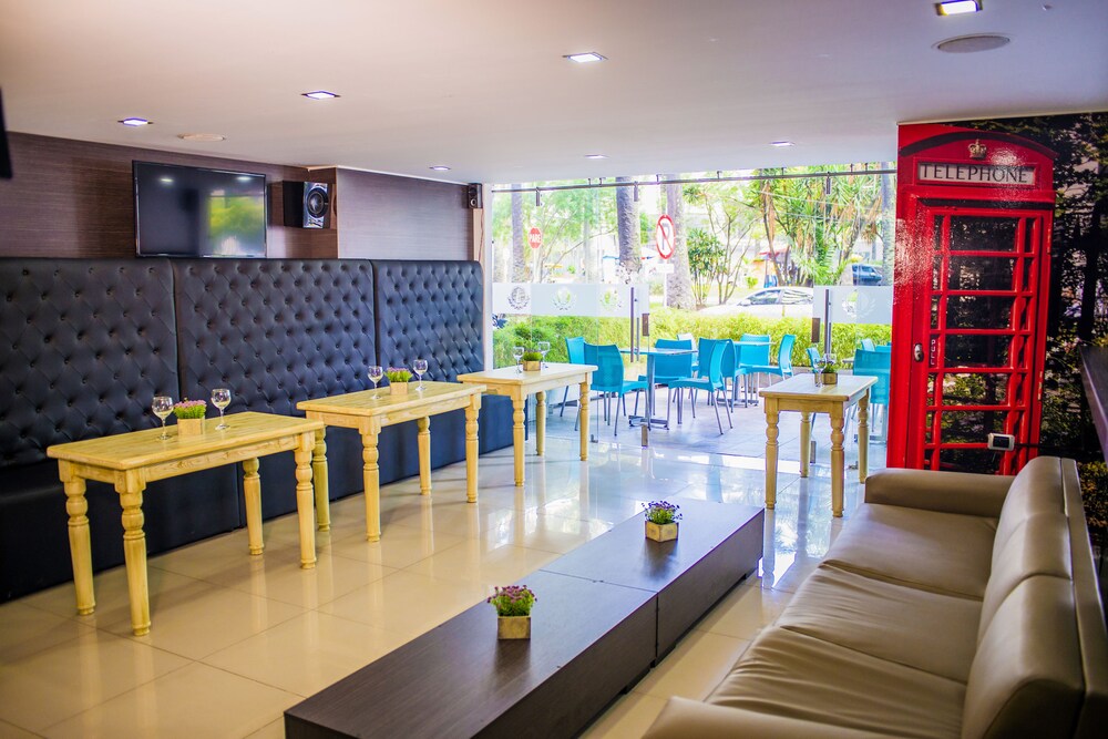 Hotel Bar