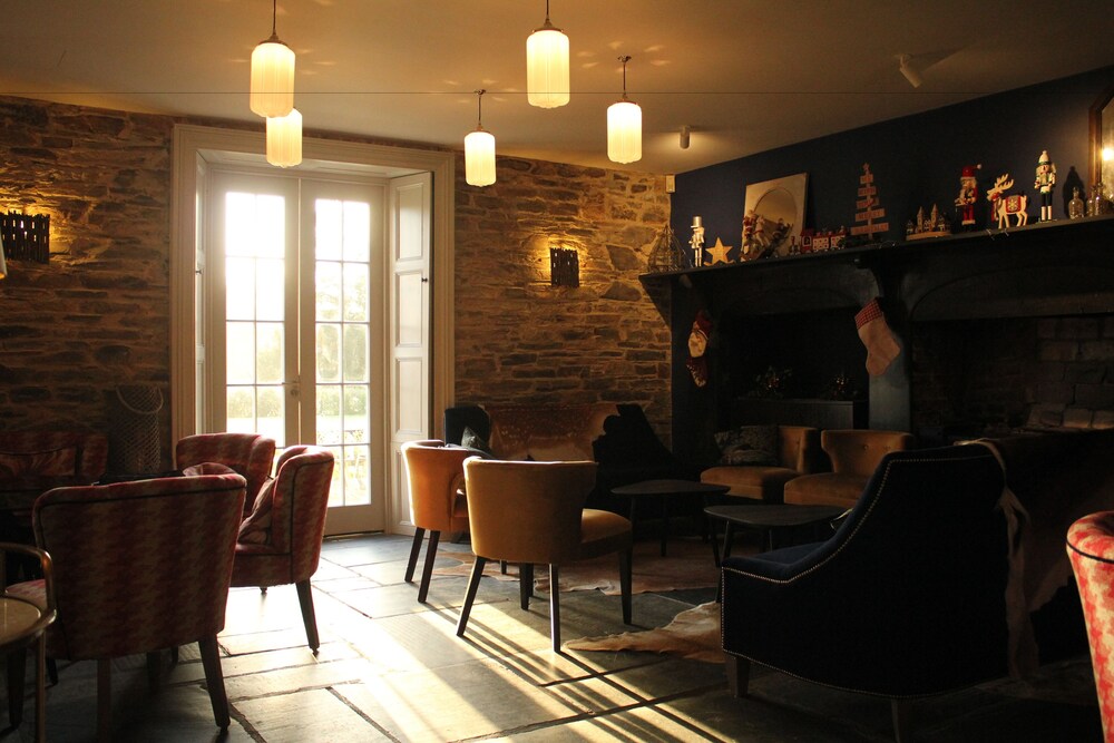 Hotel Lounge