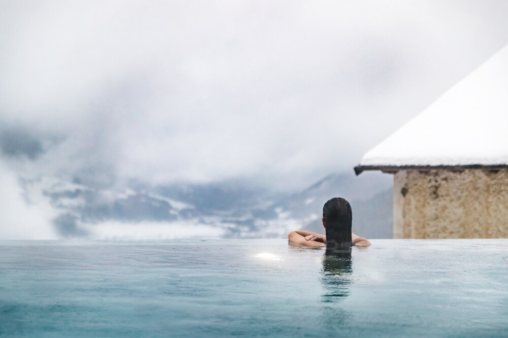 Piscina a sfioro