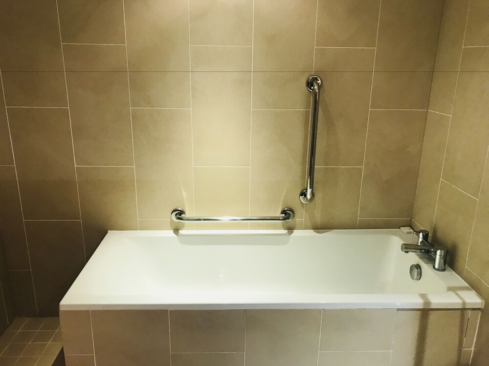 Deep Soaking Bathtub