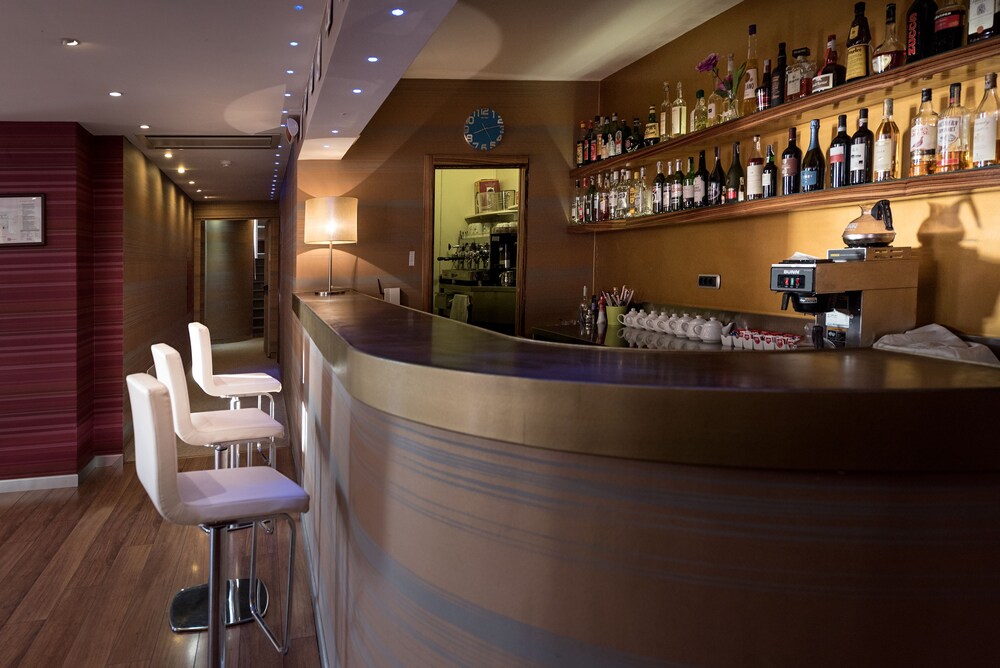 Hotel Bar