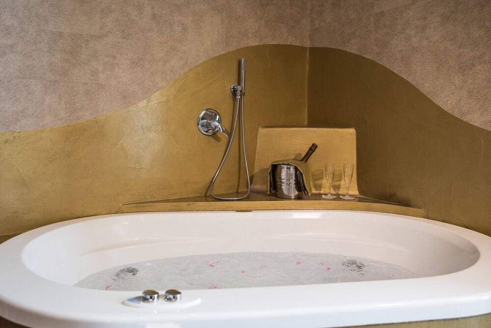 Jetted Tub