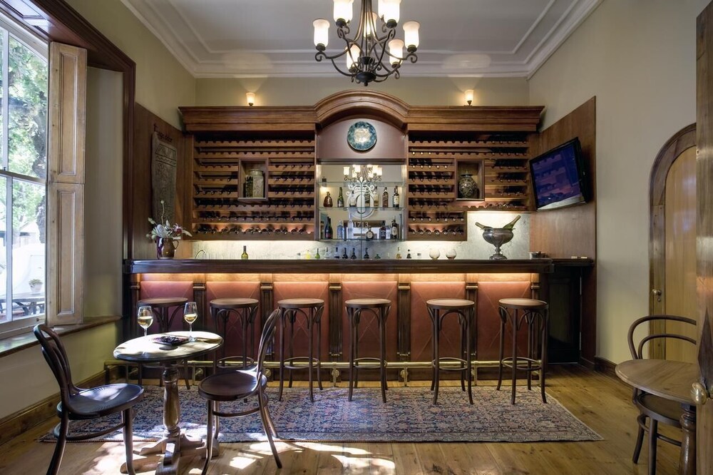 Hotel Bar