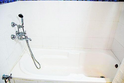Deep Soaking Bathtub