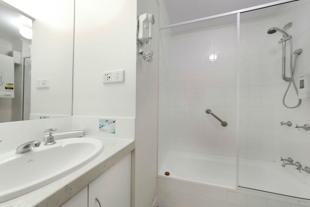 Executive Apartment, 1 Bedroom, Kitchen, Garden View - Bathroom
