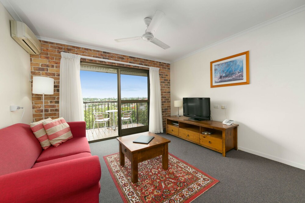 Executive Apartment, 1 Bedroom, Kitchen, Garden View - Living Area