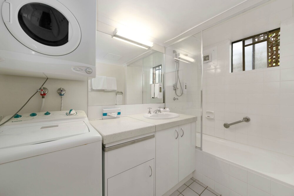Executive Apartment, 3 Bedrooms, 2 Bathrooms, Garden View - Bathroom