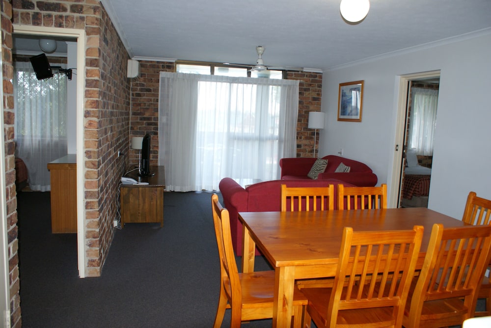 Executive Apartment, 3 Bedrooms, 2 Bathrooms, Garden View - In-Room Dining