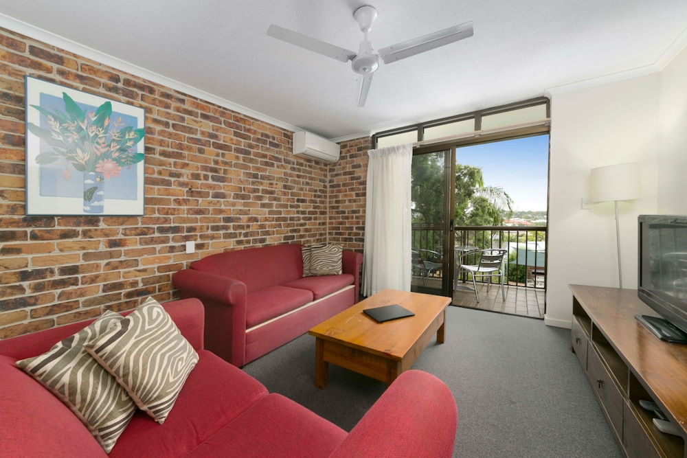 Standard Apartment, 2 Bedrooms, Kitchen, Garden View - Living Area