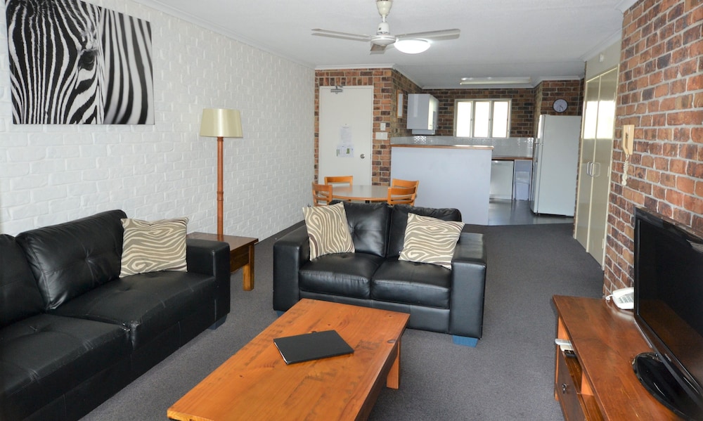 Family Apartment, 2 Bedrooms, Kitchen, City View - Living Area