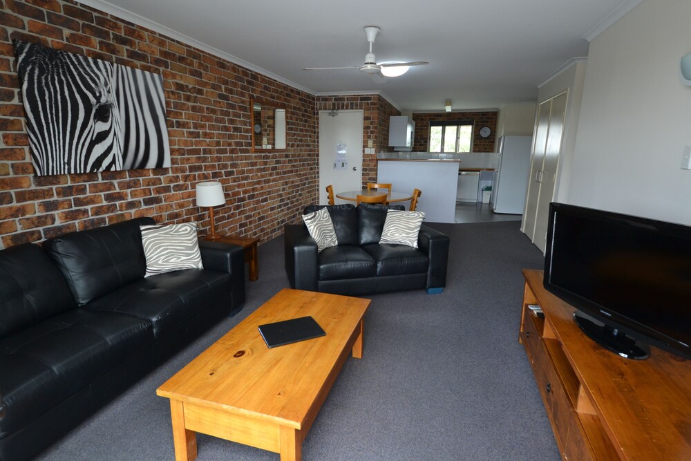 Family Apartment, 2 Bedrooms, Kitchen, City View - Living Area