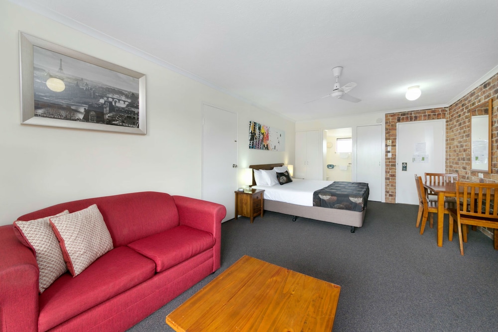 Executive Studio, 1 King Bed, Refrigerator & Microwave, Garden View - Guestroom