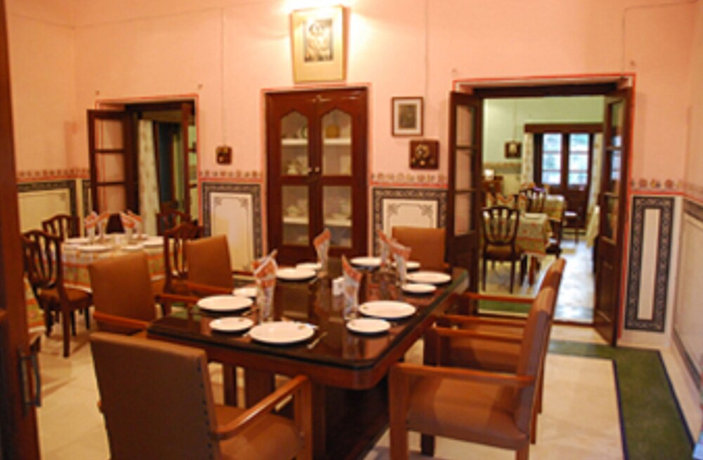 Hotel Lounge