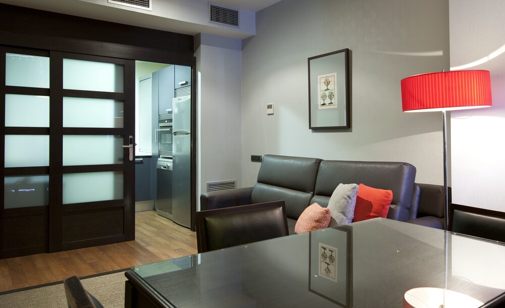 Apartment, 2 Bedrooms - Living Area